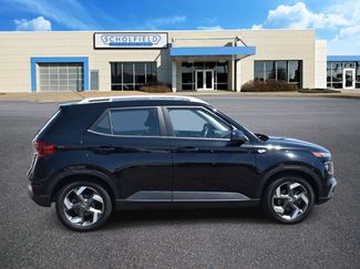 Used 2025 Hyundai Venue SEL FWD video 2