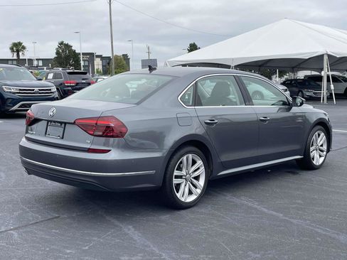 Used 2017 Volkswagen Passat 1.8T SEL Premium FWD image 7