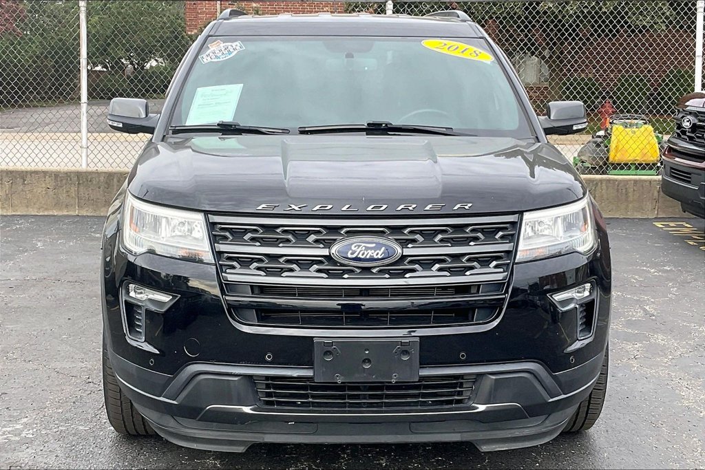 Used 2018 Ford Explorer XLT w/ Equipment Group 202A AWD/4WD image 2