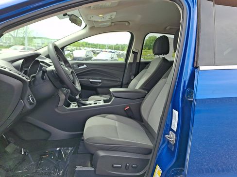 Used 2017 Ford Escape SE w/ SE Cold Weather Package AWD/4WD image 13