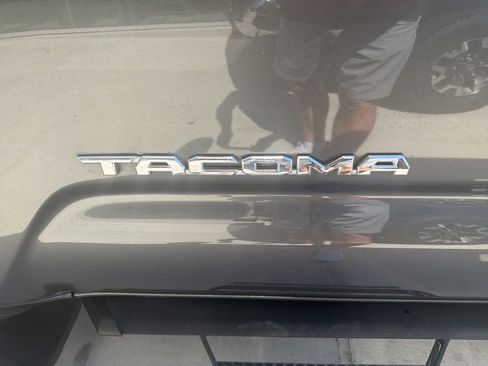 Used 2019 Toyota Tacoma TRD Sport AWD/4WD image 19