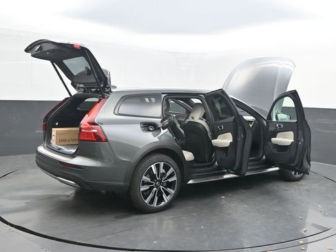 New 2026 Volvo V60 B5 Cross Country Ultra w/ Protection Package Premier AWD/4WD image 38
