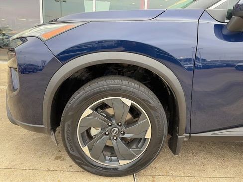 Used 2024 Nissan Rogue SV w/ SV Premium Package image 8