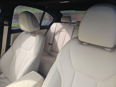 Used 2021 BMW 330i xDrive Sedan AWD/4WD image 9