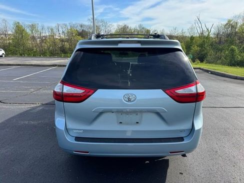 Used 2015 Toyota Sienna XLE image 4