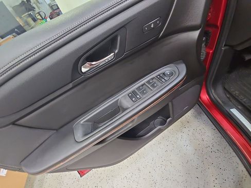Used 2014 Chevrolet Traverse LTZ AWD/4WD image 32