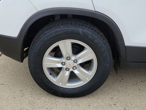 Used 2020 Chevrolet Trax LS w/ Tint and Cruise Package image 7