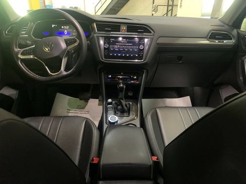 Used 2022 Volkswagen Tiguan SE AWD/4WD image 16