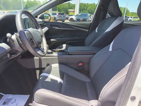 Used 2025 Toyota Camry SE FWD image 16