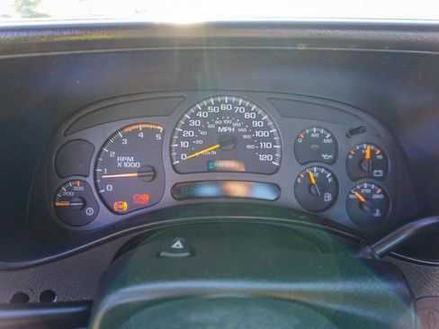 Used 2004 Chevrolet Silverado 2500 LS w/ Snow Plow Prep Package image 15