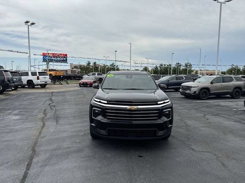 Used 2026 Chevrolet Traverse LT w/ Sun and Wheel Package AWD/4WD image 7