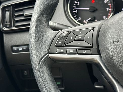 Used 2022 Nissan Rogue Sport S image 25