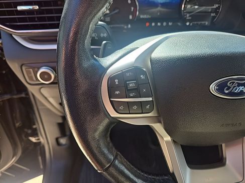 Used 2021 Ford Explorer XLT AWD/4WD image 12