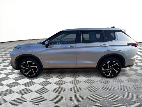 Used 2023 Mitsubishi Outlander SE AWD/4WD image 2
