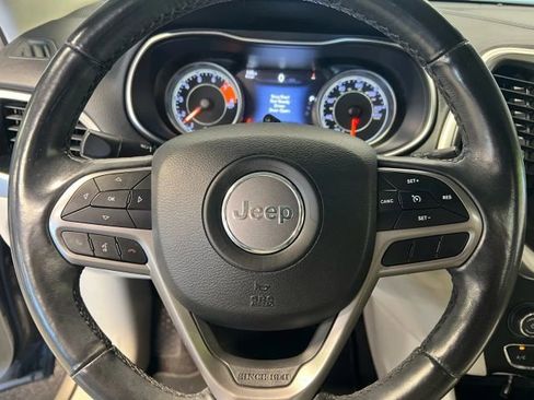 Used 2019 Jeep Cherokee Limited image 9