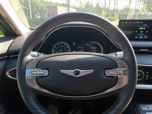 Used 2023 Genesis GV70 2.5T w/ Select Package AWD/4WD image 19