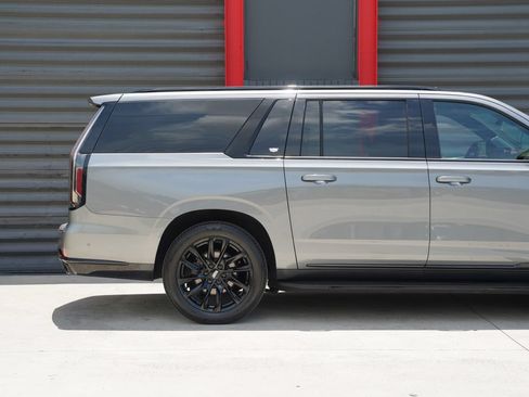 Used 2022 Cadillac Escalade ESV Sport Platinum w/ LPO, ONYX Package AWD/4WD image 12