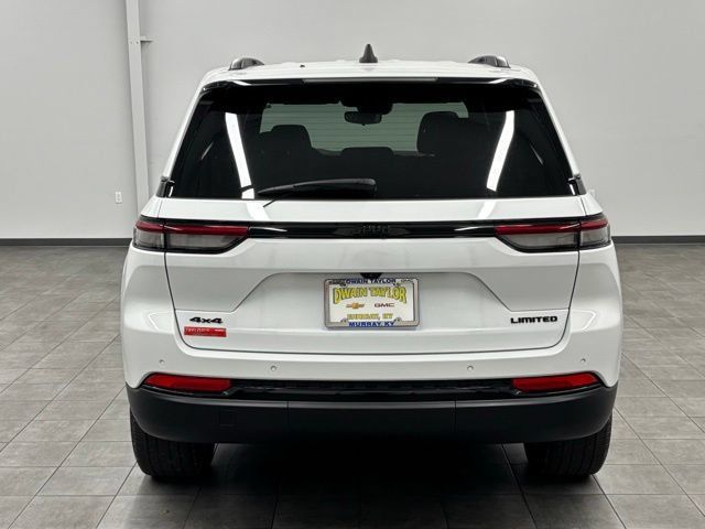Used 2024 Jeep Grand Cherokee Limited w/ Black Appearance Package AWD/4WD image 3