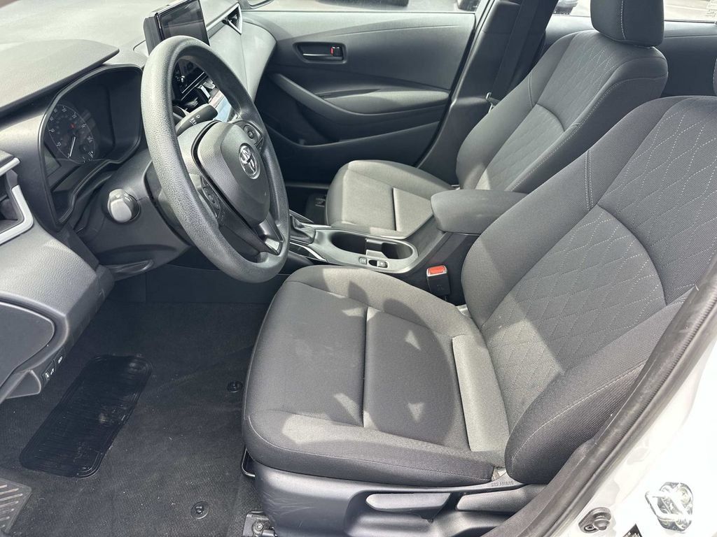 Used 2025 Toyota Corolla LE FWD image 18