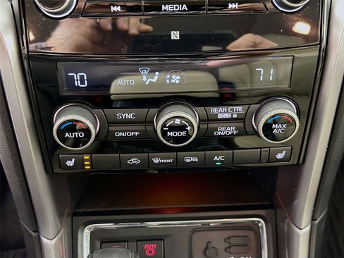 Used 2022 Subaru Ascent Limited w/ Technology Package AWD/4WD image 18