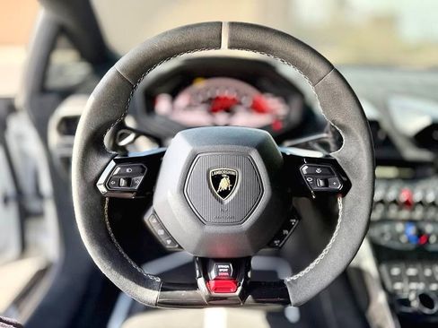 Used 2019 Lamborghini Huracan Performante image 42