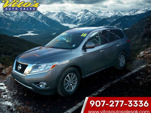 Used 2015 Nissan Pathfinder SV image 1