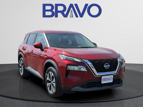 Used 2023 Nissan Rogue SV image 2