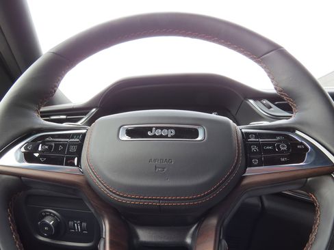 New 2025 Jeep Grand Cherokee L Summit image 24
