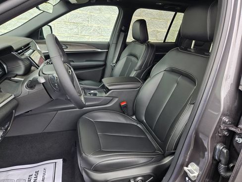 New 2025 Jeep Grand Cherokee Limited w/ Black Appearance Package AWD/4WD image 14