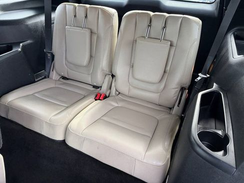 Used 2018 Ford Explorer XLT w/ Equipment Group 202A image 12