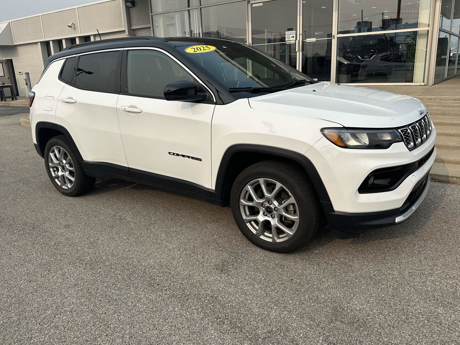 Used 2025 Jeep Compass Limited AWD/4WD image 2