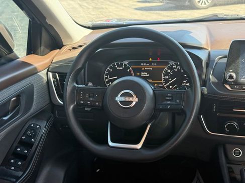 Used 2022 Nissan Rogue S image 13