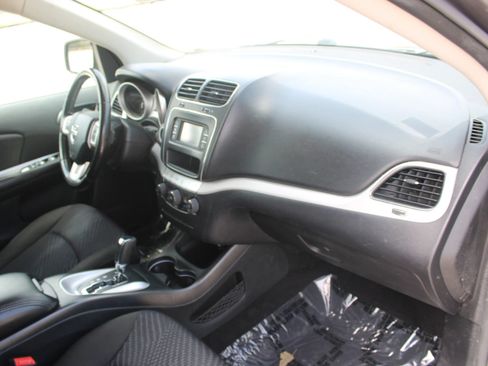 Used 2019 Dodge Journey SE w/ Connectivity Group FWD image 25