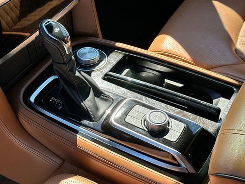 Used 2024 INFINITI QX80 Sensory image 20