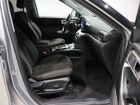 Used 2020 Ford Explorer XLT AWD/4WD image 22