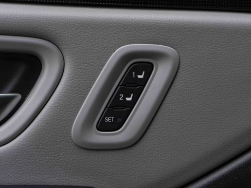 Certified 2025 Honda Pilot Elite image 40