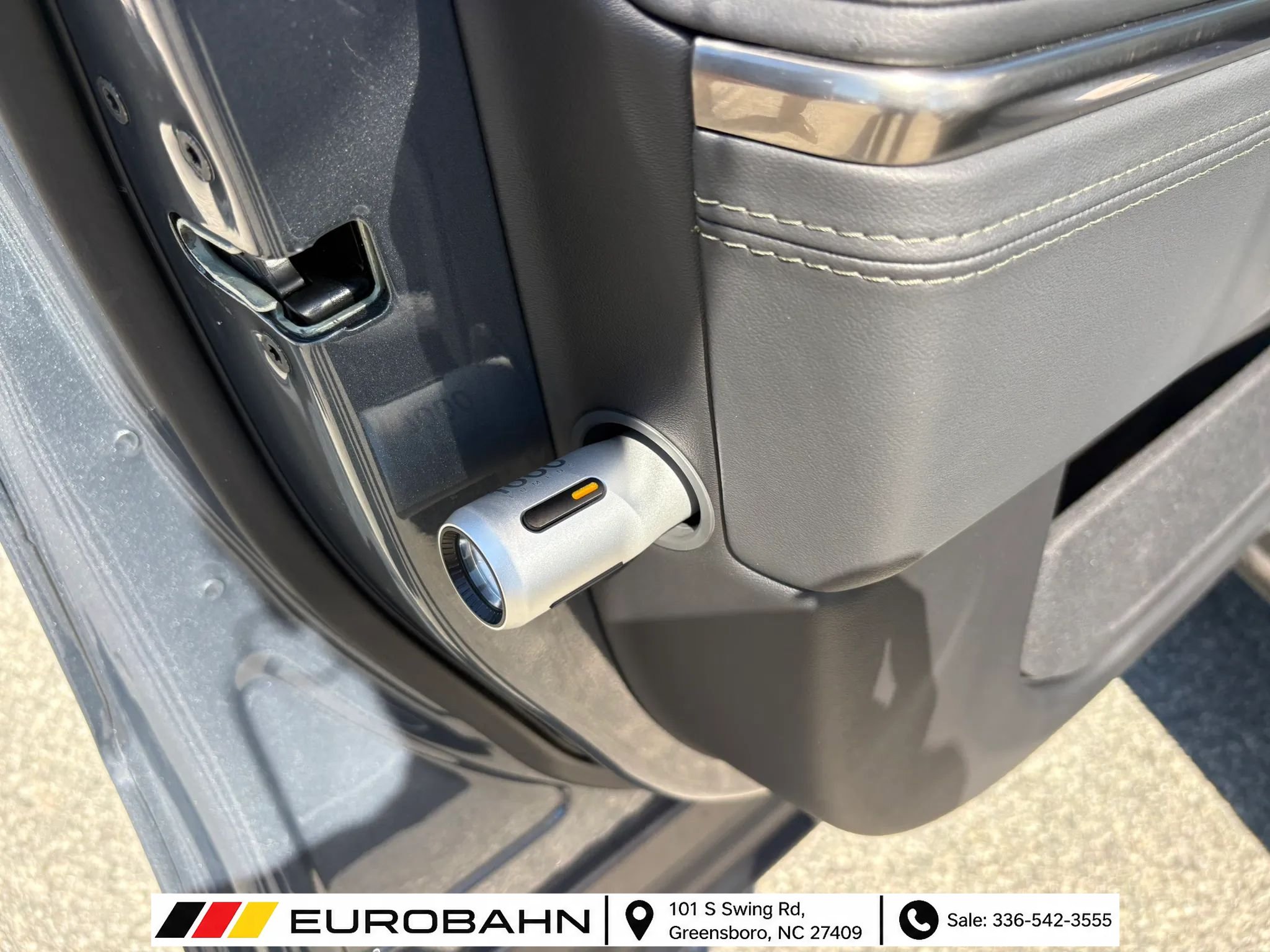 Used 2025 Rivian R1S Adventure Dual AWD/4WD image 39