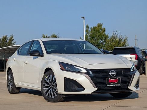 New 2026 Nissan Altima 2.5 SV FWD image 2