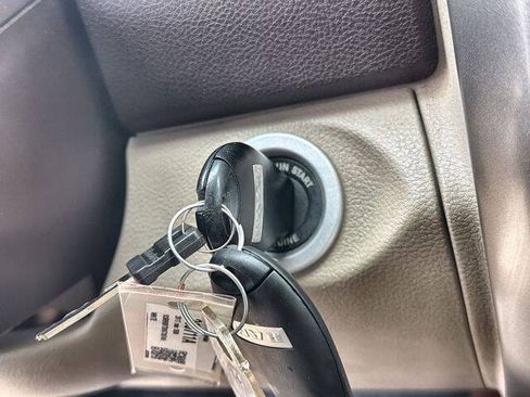 Used 2017 RAM 1500 Laramie RWD image 16