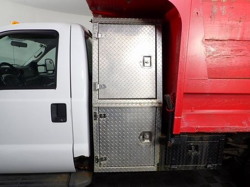 Used 2007 Ford F550 2WD Regular Cab Super Duty image 7