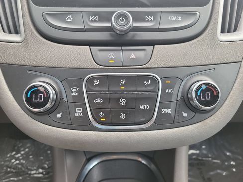 Used 2022 Chevrolet Malibu LT FWD image 30