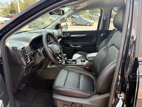 Used 2025 Ford Ranger Lariat w/ FX4 Off-Road Package AWD/4WD image 18