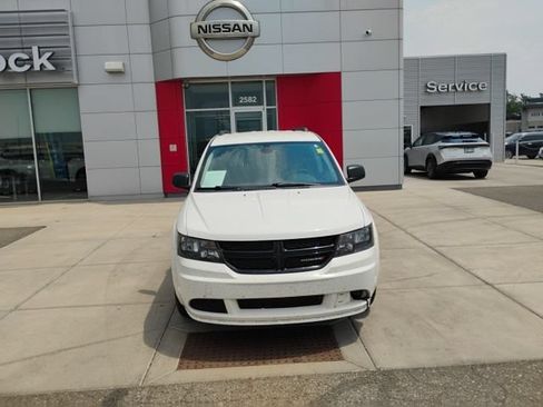 Used 2020 Dodge Journey SE w/ Blacktop Package FWD image 2