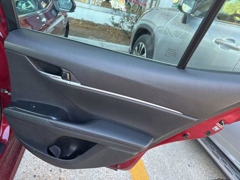 Used 2018 Toyota Camry LE image 24