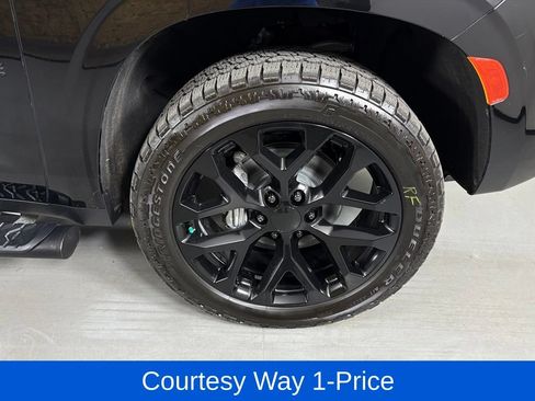 Used 2023 Chevrolet Tahoe Z71 w/ Luxury Package AWD/4WD image 13