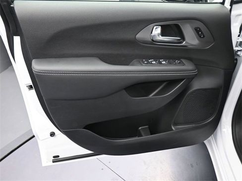 New 2026 Chrysler Pacifica Select image 38