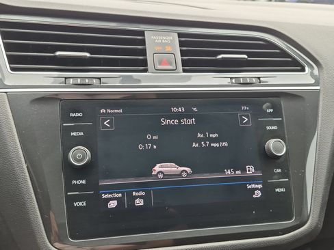 Used 2019 Volkswagen Tiguan SE w/ Panoramic Sunroof Package AWD/4WD image 17