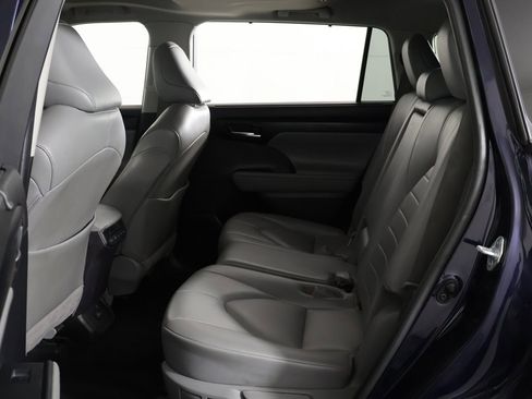 Used 2022 Toyota Highlander XLE image 31
