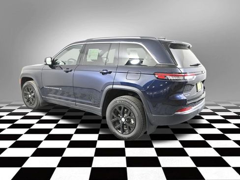 Used 2023 Jeep Grand Cherokee Limited image 5