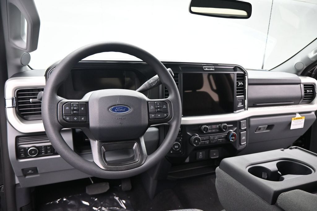 New 2026 Ford F250 XLT w/ XLT Premium Package AWD/4WD image 3